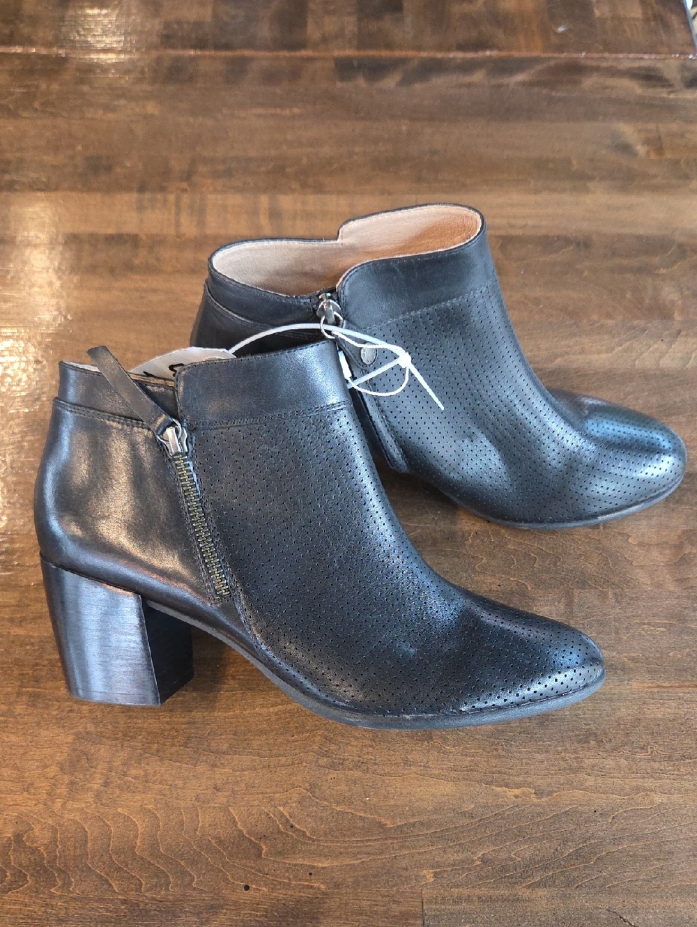 Geox Size 11 Women's Black Perforated Leather Ankle Booties with Block Heel NEW